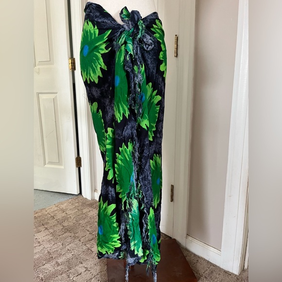 KOKO KNOT beach sarong - Picture 1 of 1